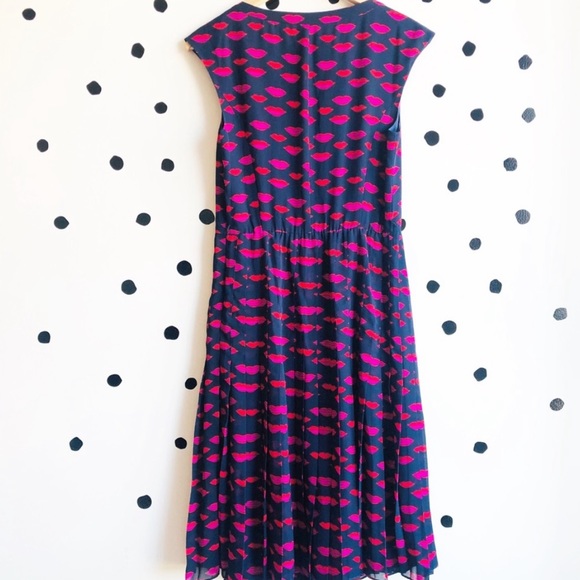 Halogen Sleeveless Pleated Dress Navy Lip Print 6 - Picture 2 of 9